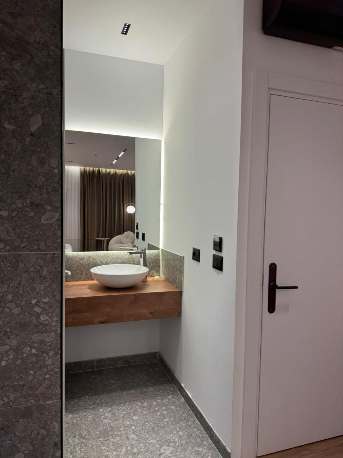 Hotel Jurgen Lezha Kültér fotó